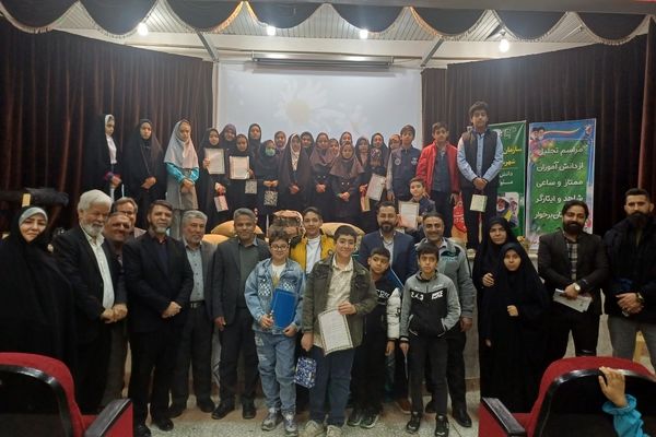 جشن تجلیل از دانش‌آموزان خبرنگاران فعال پانا و دانش‌آموزان رتبه‌های برتر شاهد  