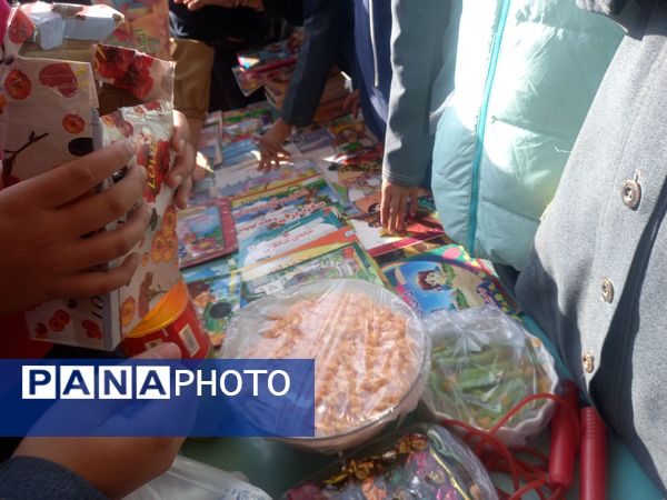 جشن هفته  کتاب خوانی در دبستان فرهنگ فرازمند