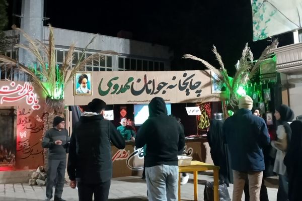  برپایی موکب و چایخانه جوانان مهدوی (عج) در شهرستان نیشابور