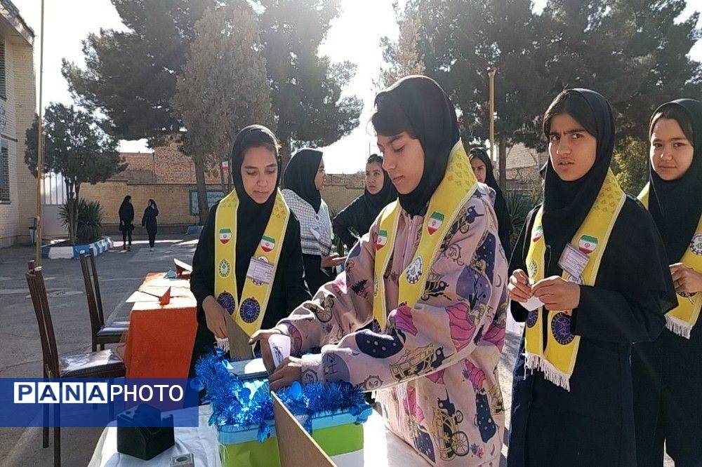 بیست و هشتمین دوره انتخابات شورای دانش آموزی  دردبیرستان شهیدمجیددهنوی نیشابور