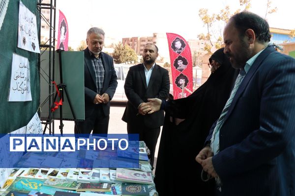 برپایی نمایشگاه مقاومت به مناسبت هفته دفاع مقدس در اداره‌کل آموزش‌وپرورش استان البرز