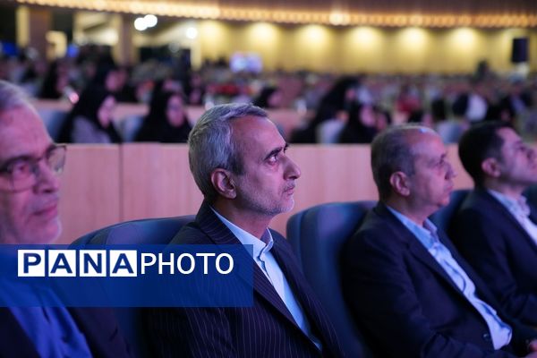 آیین تجلیل از معلمان نمونه و فداکار استان اصفهان