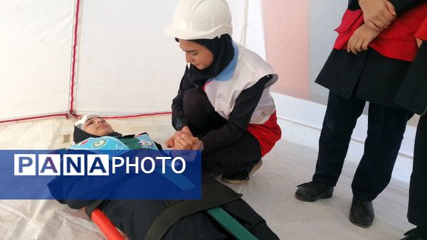 نواختن زنگ زلزله در دبیرستان کوشش شهرستان فاروج 