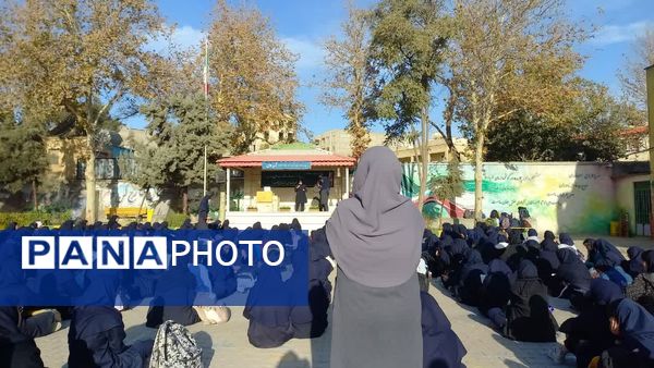 حضور جمعی از آتشنشانان در مدرسه شاهد شهید حمامی ناحیه شش مشهد