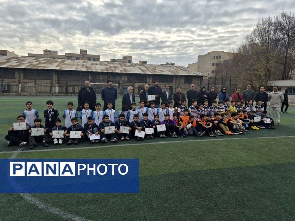 رقابت هیجان‌انگیز فوتبال دانش‌آموزی منطقه ۵ به پایان رسید