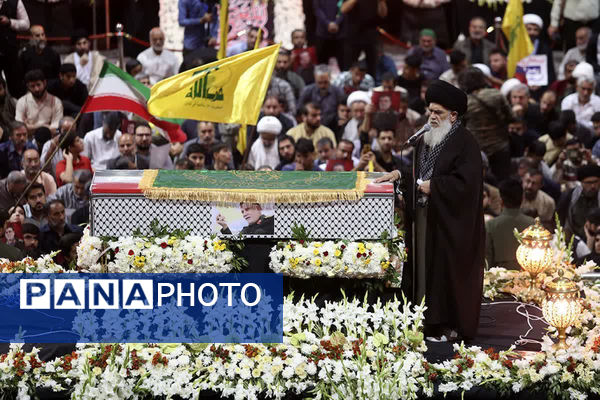 جلوه‌هایی از مراسم وداع با پیکر سردار شهید «نیلفروشان» در قم