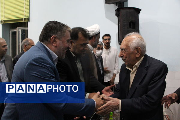 رونمایی از کتاب «علاقه‌بند مردم» در یزد 