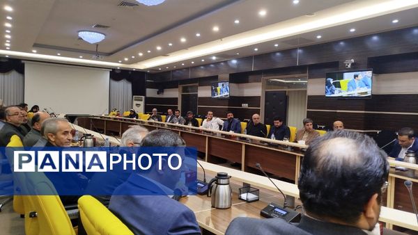 نشست هم‌اندیشی اساتید قرآنی با مسئولان وزارت آموزش و پرورش در تبریز