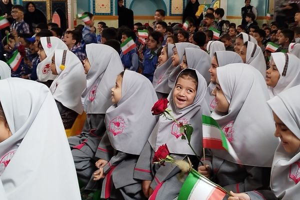 شادی و رنگ در جشن شکوفه‌ها در حرم امام رضا (ع)