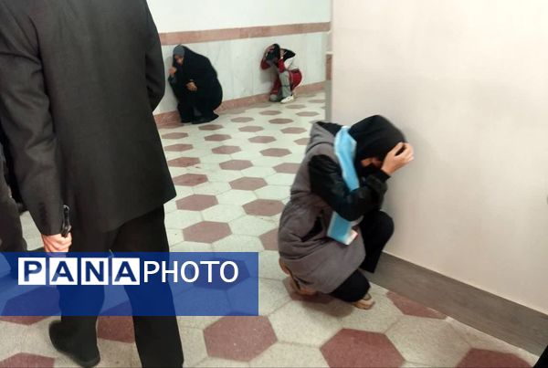 اجرای مانور زلزله در هنرستان شهید شهیدی خلیل آباد 