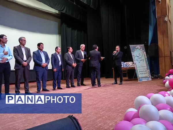 جشن پایان سال تحصیلی در دبیرستان نمونه دولتی آیت الله خامنه ای کاشمر