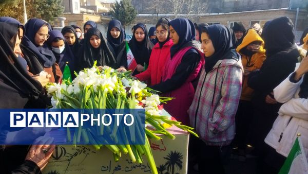 وداع شور انگیز با شهید گمنام در مدارس شهرستان اسکو