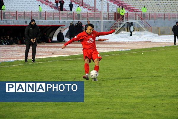 بازی تراکتور و ملوان در تبریز