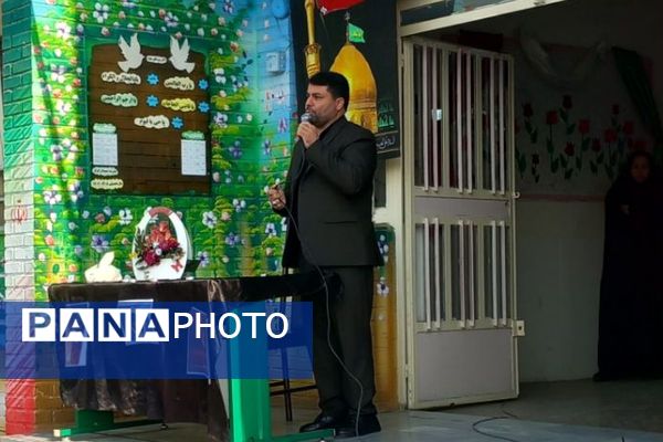 سوگواری فرهنگیان و دانش‌آموزان شهرستان قرچک در مدرسهٔ متوسطه اول بنیاد پانزده خرداد 