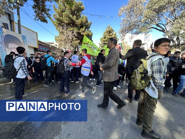 راهپیمایی ۱۳ آبان مدرسه شهید رجایی یک بجنورد