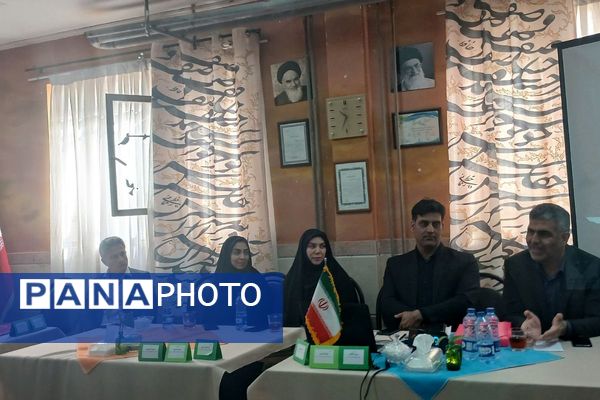 نشست تخصصی کارشناسان فنی و حرفه ای و کاردانش استان تهران در اسلامشهر