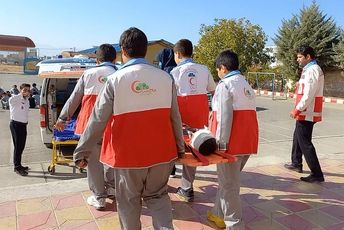 مانور ویژه هفته پدافند غیرعامل در مدرسه شهید مفتح شهرستان سلسله