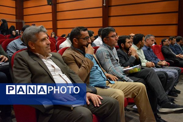 نشست هم‌اندیشی معاونین پرورشی، روحانیون امین و ائمه جماعات در بهارستان‌دو