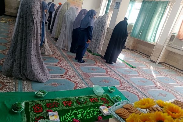 اجلاسیه نماز در آموزشگاه متوسطه اول دخترانه 15خرداد سرخس