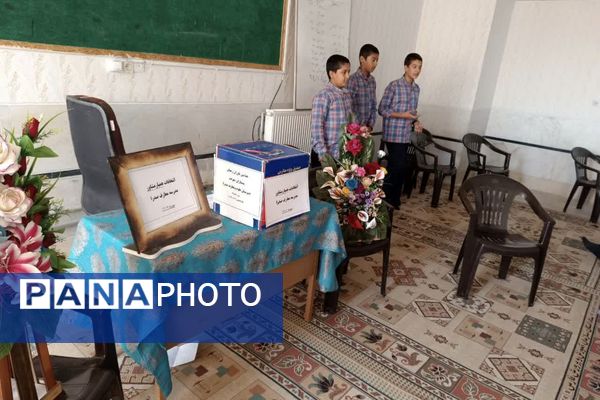 انتخاباتی برای ایجاد آرامش فکری و روحی در دبیرستان معارف صدرا ولایت 