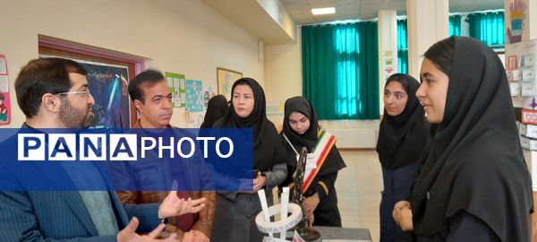 افتتاحیه نمایشگاه پژوهشی و فناورانه دبیران و دانش‌آموزان شهرستان ملارد در دبیرستان فرزانگان استعداد درخشان