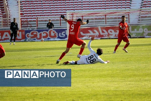 بازی تراکتور و ملوان در تبریز