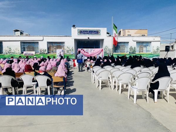 نواختن زنگ جشن نیکوکاری در دبستان زینب قهرمانی مه ولات
