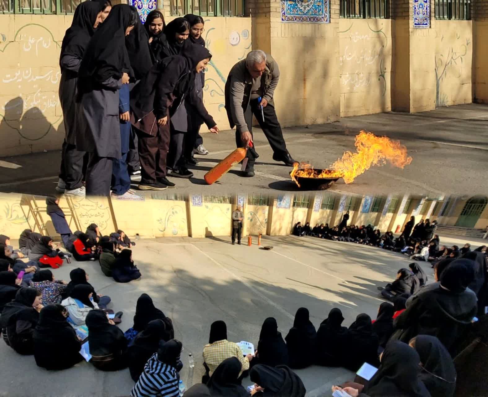 آتش، هیجان و یادگیری؛ کارگاه اطفای حریق در طلیعه شاهد برگزار شد