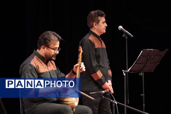 سند هویتی استاد ایرج افشار در یزد رونمایی شد