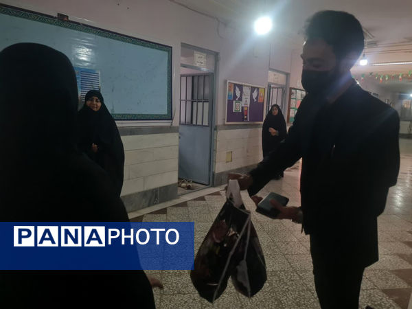 تقدیر مدیر آموزش و پرورش ناحیه 2 قم از معلمان دبیرستان سید احمد فاتحی یک 