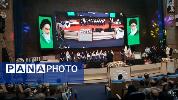 معلم قلب تپنده پایتخت دانایی