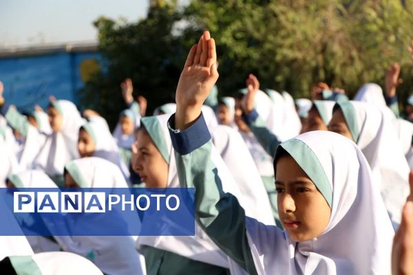 مراسم صبحگاه مهدوی در مدرسه شاهد نیک‌اندیشان