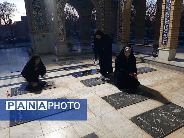 غبار‌روبی مزار شهدا و دیدار با مادر شهید در خلیل‌آباد