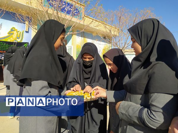 برپایی ایستگاه صلواتی در دبیرستان دخترانه امید 