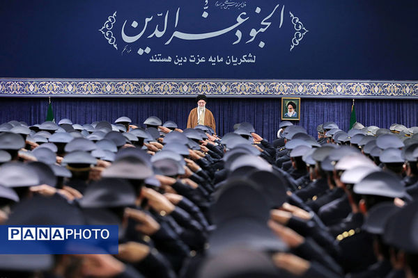 دیدار جمعی از فرماندهان نیروی هوایی و پدافند هوایی ارتش جمهوری اسلامی ایران با مقام معظم رهبری