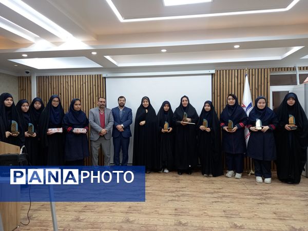 مراسم تقدیر از برگزیدگان مسابقات فرهنگی هنری و قرآن و عترت 