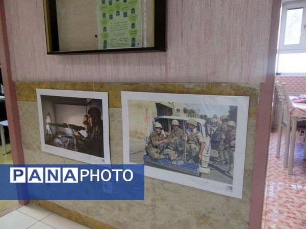 برپایی نمایشگاهی از شهدا در دبیرستان هیأت‌امنایی حضرت معصومه (س) ناحیه 4 کرج