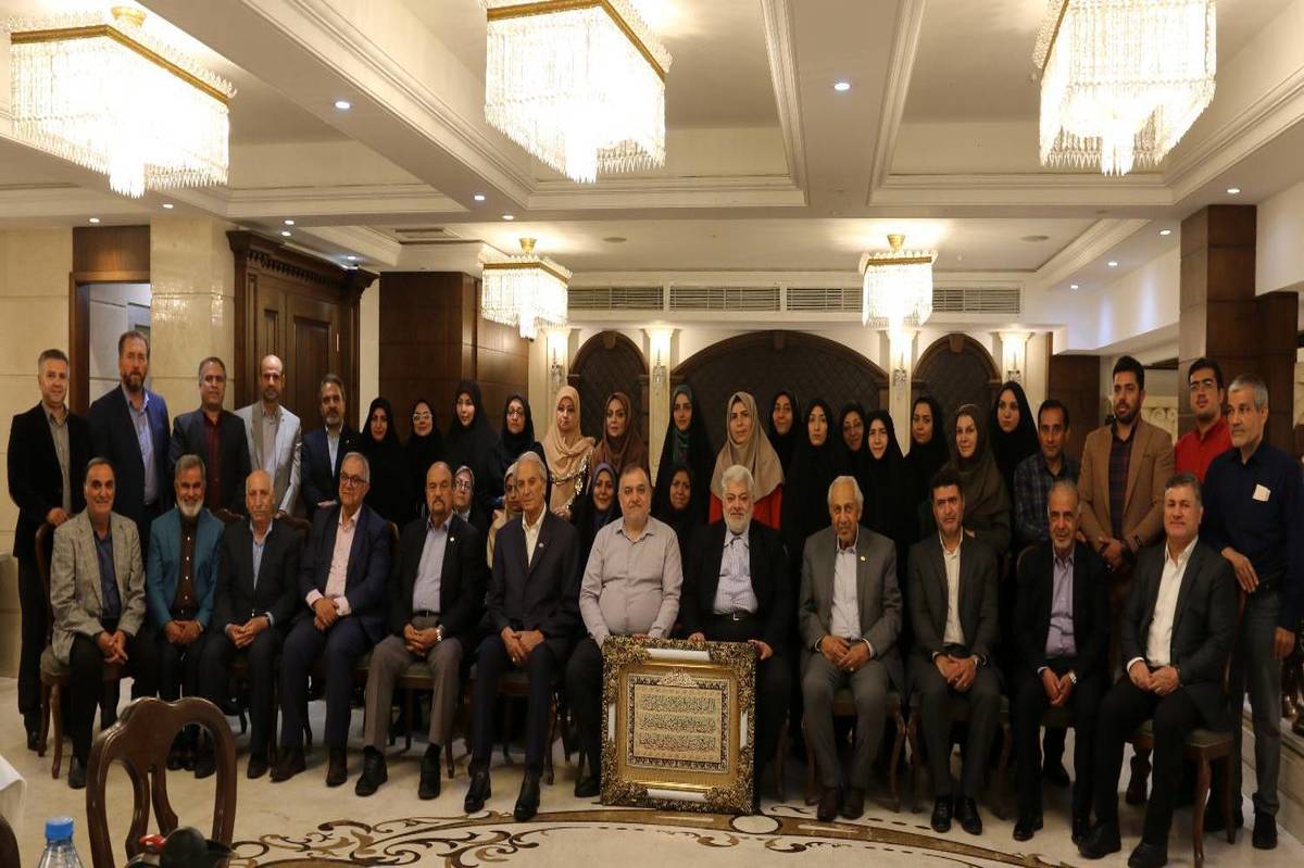 تجلیل یک خیر تهرانی از معلمان مدرسهاش در سالروز گرامیداشت مقام معلم