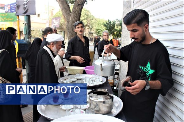 حضور پرشور کودکان قمی در دسته‌های عزاداری روز تاسوعا 