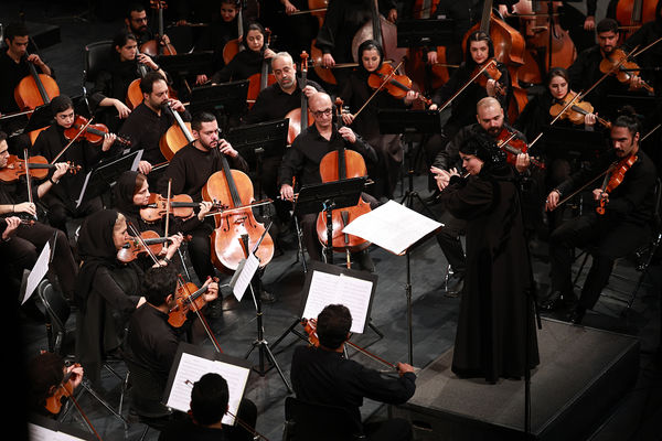 ارکستر سمفونیک تهران به رهبری «پانیذ فریوسفی»