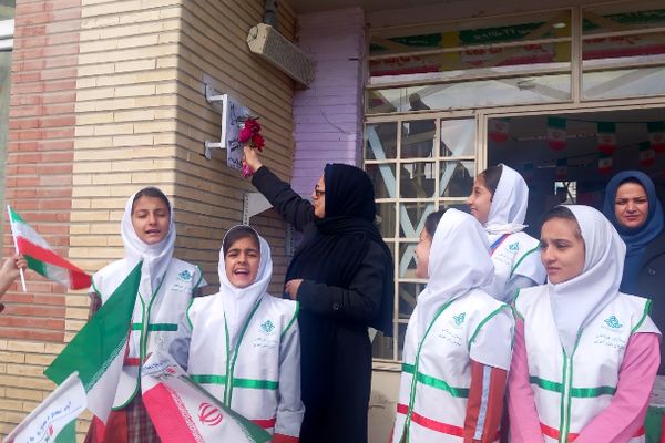 گلریزان مزار شهدا و نواختن زنگ انقلاب در دیواندره