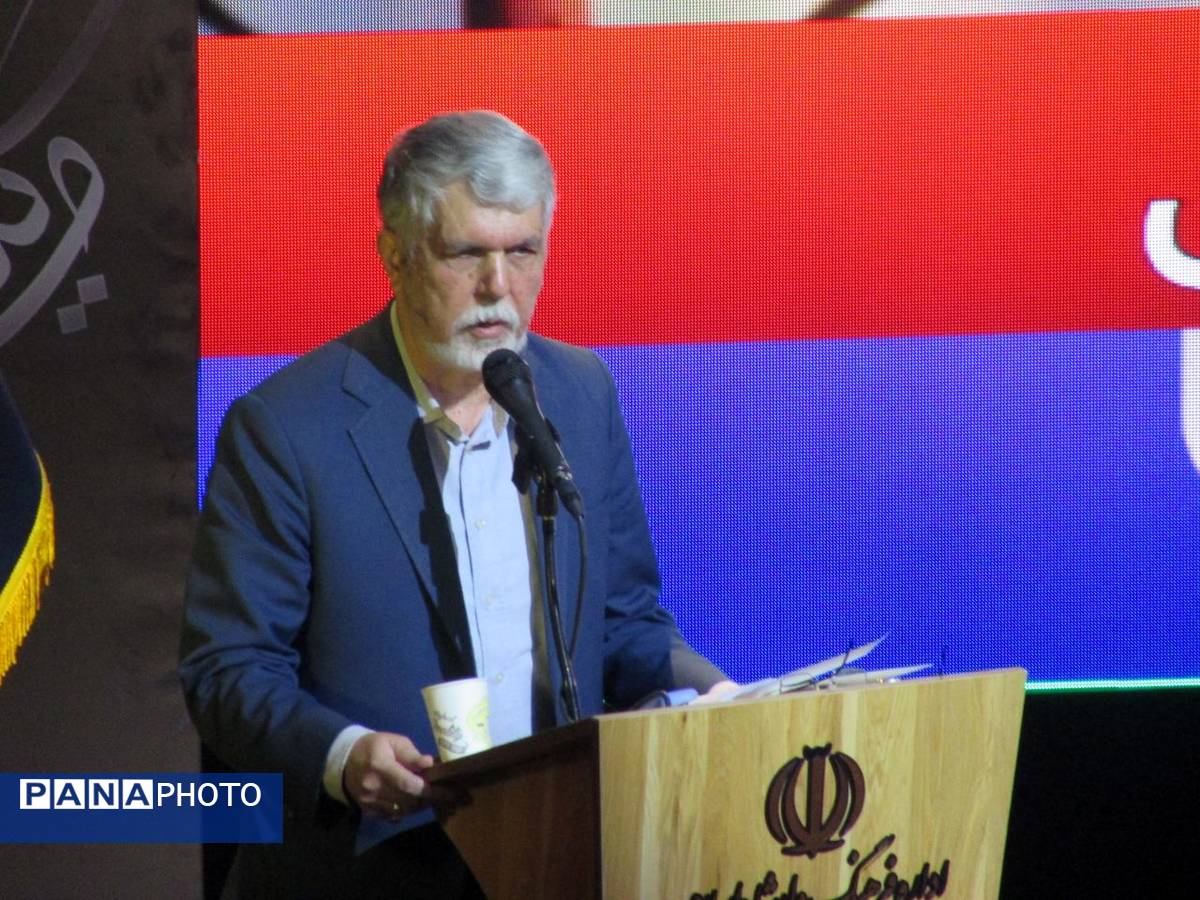 آیین اختتامیه ترنم وحی با تجلیل از برترین های قرآنی