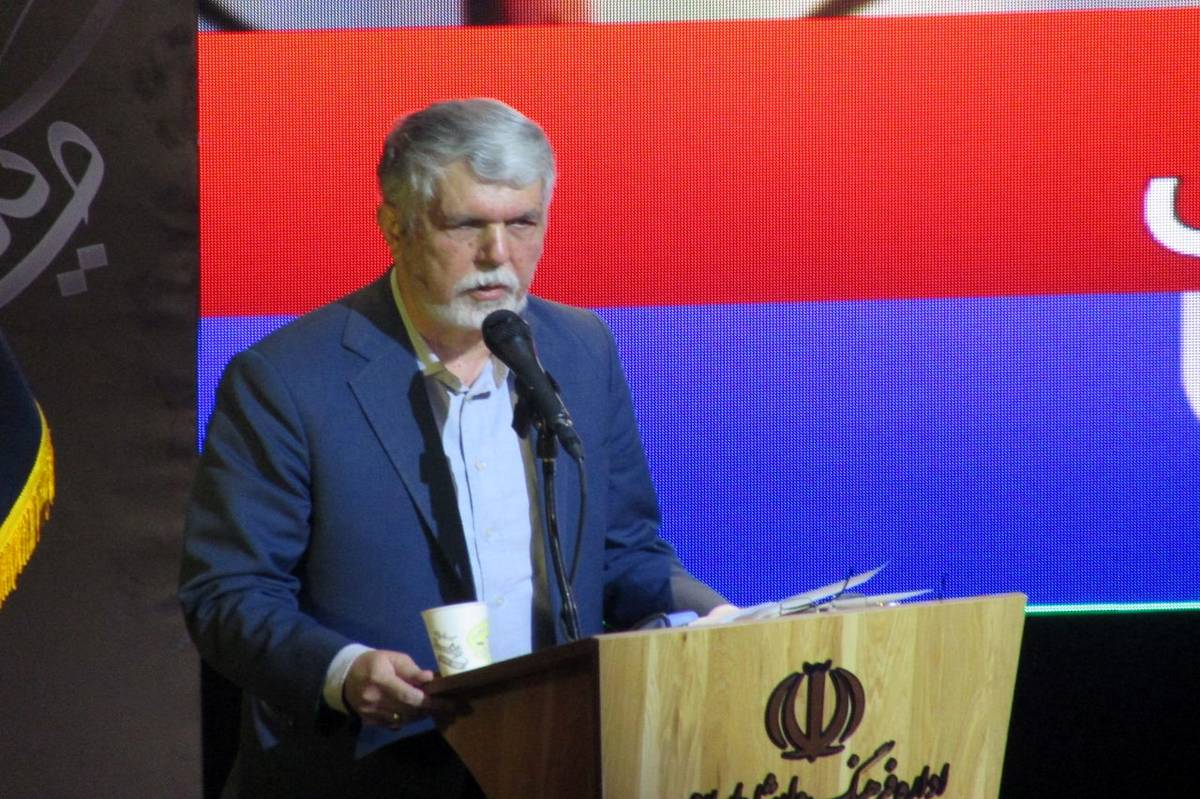 قرآن همسفر دنیا و همدم آخرت است  