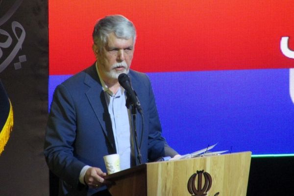 قرآن همسفر دنیا و همدم آخرت است  