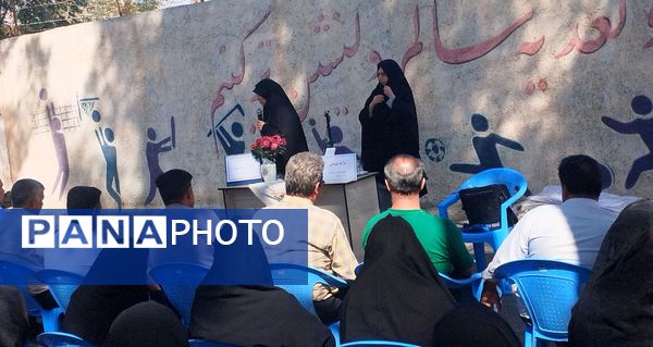 اولین جلسه انجمن اولیا و مربیان در دبیرستان حضرت معصومه (س) شهرستان خلیل‌آباد