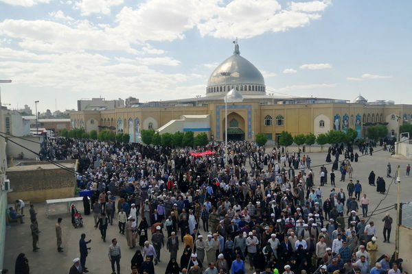 راهپیمایی نمازگزاران جمعه قم در حمایت از عملیات وعده صادق و طرح نور