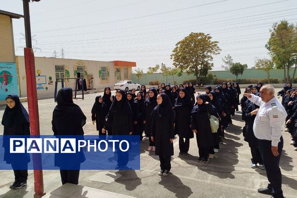 آمادگی پیشتازان دبیرستان ریحانه النبی باقرشهر برای آغاز سال تحصیلی 