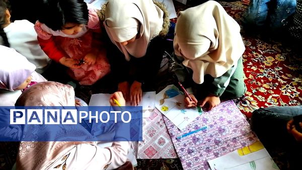 برپایی غرفه کودک در حاشیه نماز جمعه شهرستان کاشمر