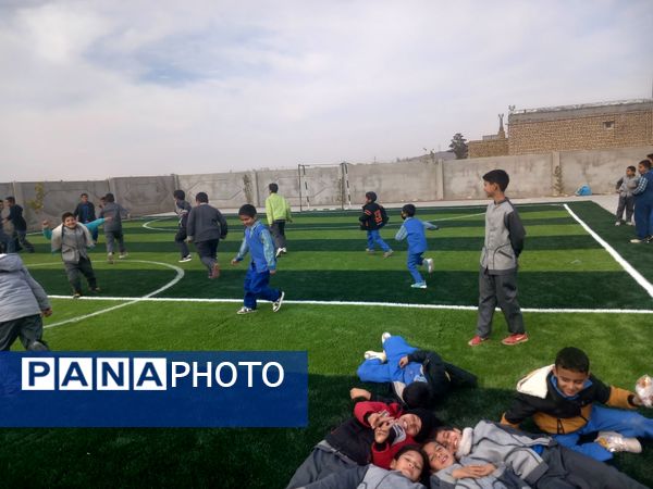 افتتاح زمین چمن مدرسه شهید غلامی خلیل آباد