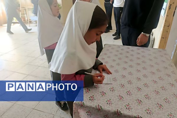 مراسم انتخابات شورای دانش آموزی در دبستان شهید رحمت الله قلعه یزدانی و آموزشگاه آیت الله اراکی